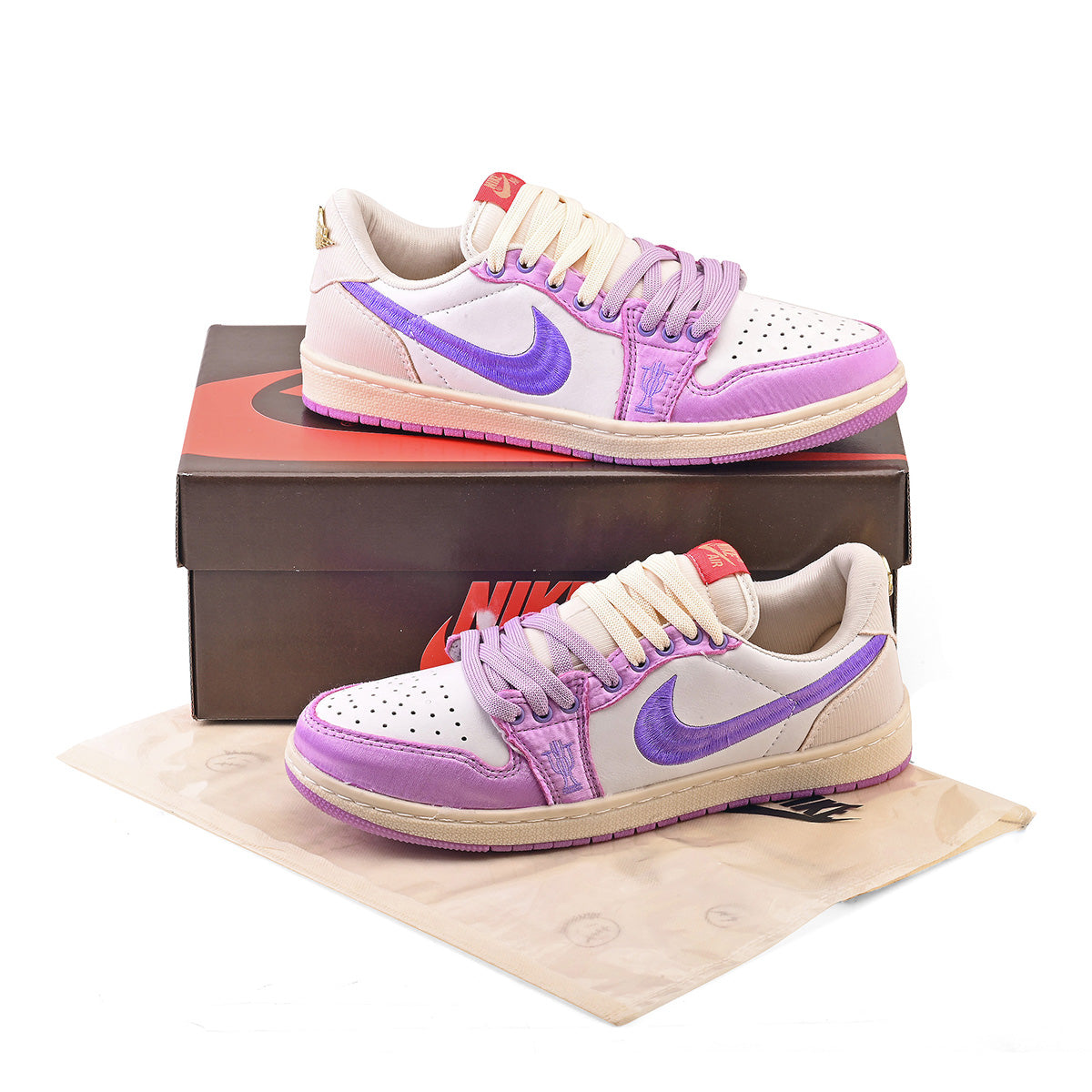 Air Jordan 1 Retro Low OG Trophy Room Away (Branco/Lilás)