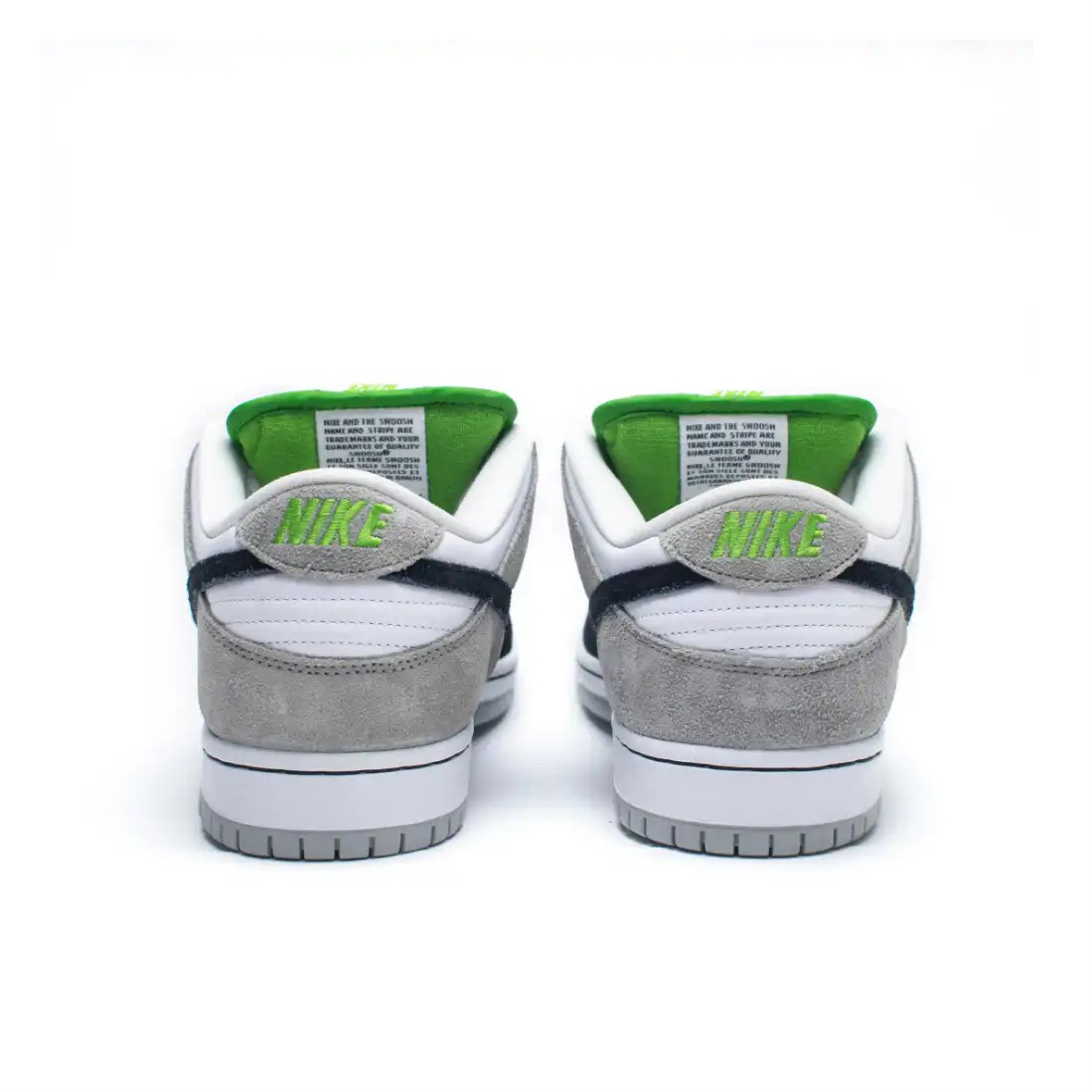 SB Dunk ‘Chlorophyll’ (Preto/Branco/Verde)