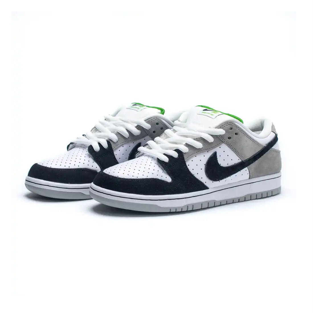 Nike SB Dunk ‘Chlorophyll’ (Preto/Branco/Verde)