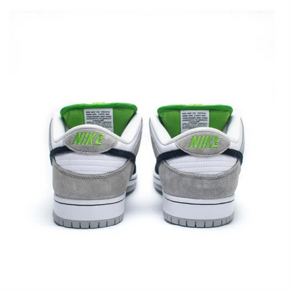 Nike SB Dunk ‘Chlorophyll’ (Preto/Branco/Verde)